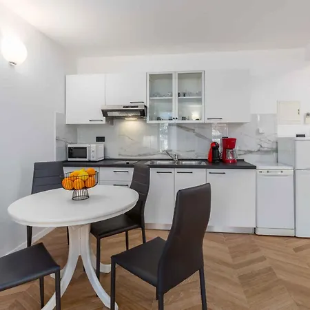 Apartment In Porec/Istrien 10331 Porec